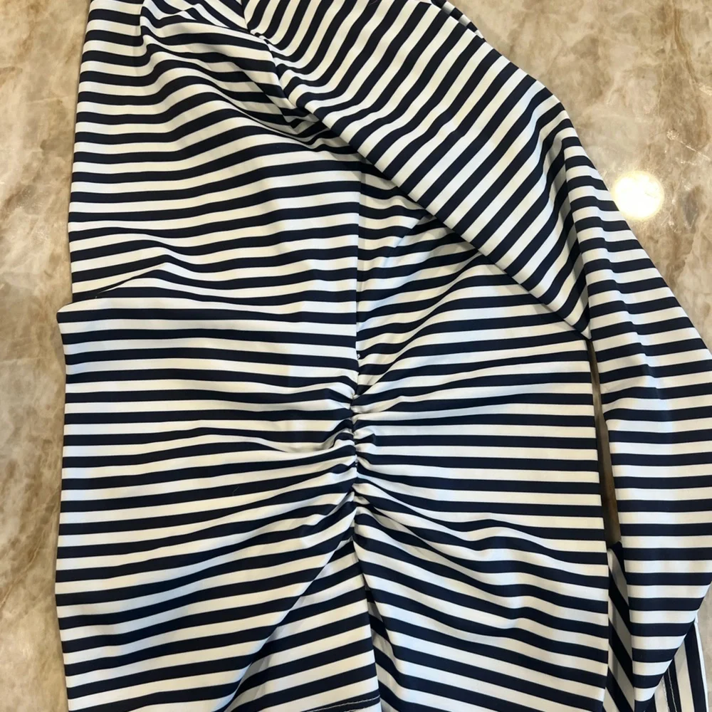 Albion Rash Guard - Picture 2 of 3